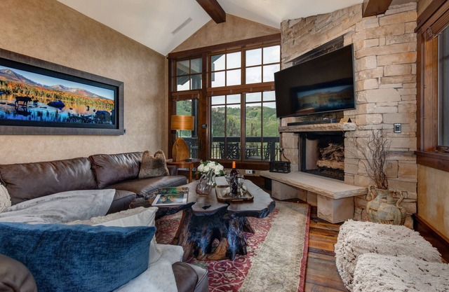 Abode at Arrowleaf | Easy Living Empire Pass Retreat for All Seasons + Shuttle Service