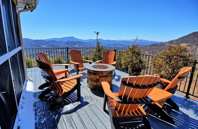 Above it All-Open for Bookings! Pool Table, Wi-Fi, AC