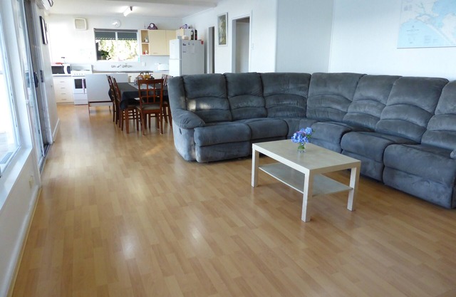 Absolute Murray River frontage four bedroom, two bathroom, airconditioned house.