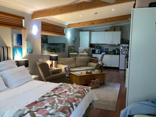 AC 1 Bed Studio Apartment 25+ Non Smokers