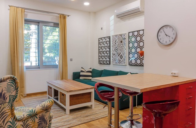 Academia 01 flat by the Park
