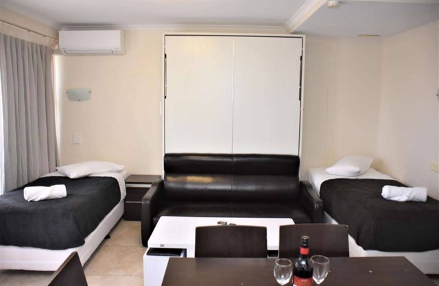 Accommodation Sydney | Hyde Park One-Bedroom Apartment with Balcony and City View