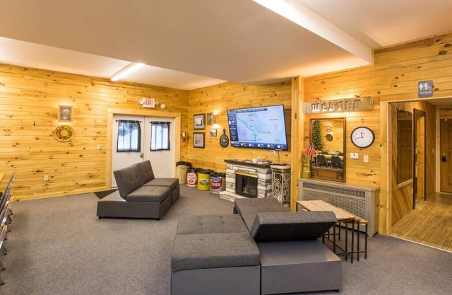 Accomodations for Large Groups