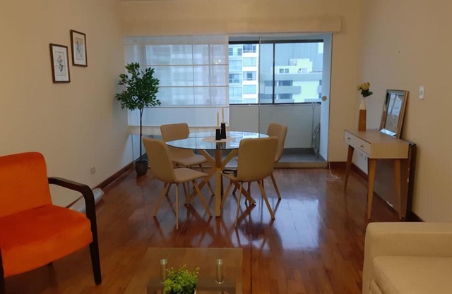 Acogedor Dpto en Miraflores de 90 m2 y 2 cuartos