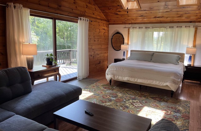 Acorn Cabin - Cozy cabin in the woods, near ASV