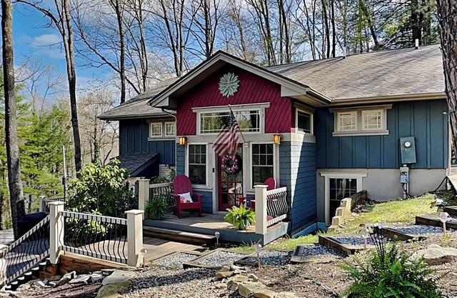 Acorn Cottage | Luxe Vibes, Outdoor Living Spaces + Breathtaking Lake Views!
