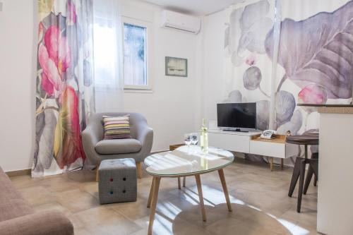 Acropolis Quiet Apartment 100 Mbps Wi-Fi