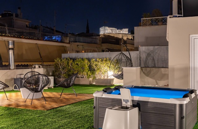 Acropolis View 3-Bdrm with Rooftop Garden & Jacuzzi