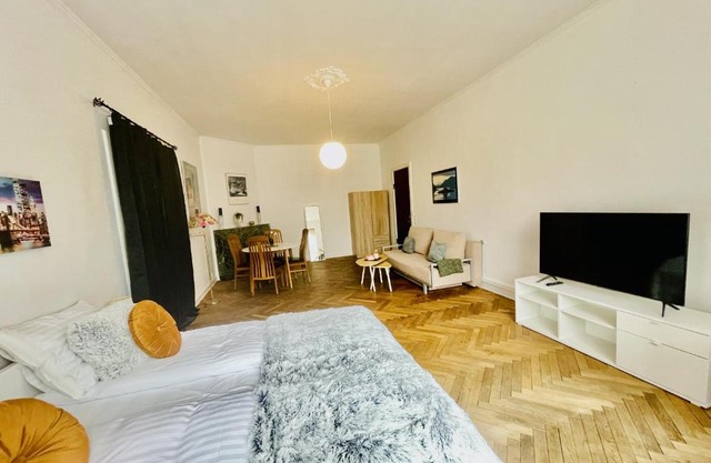aday - Beautiful Suite