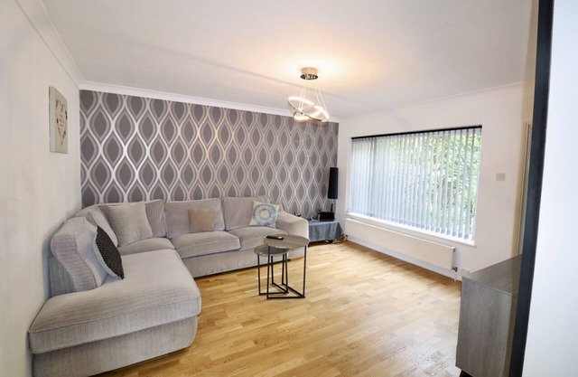 Addlestone Spacious Four Bedroom House