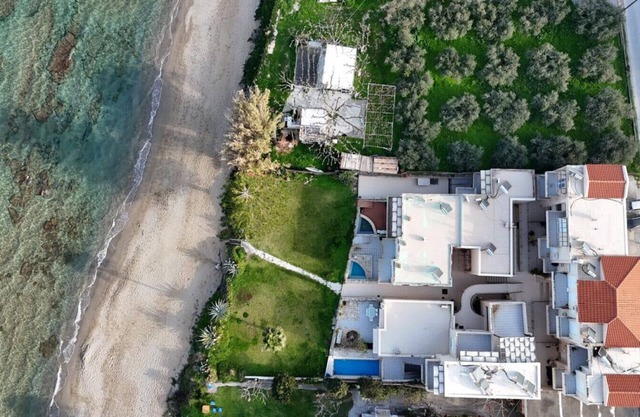 Adelphes Beachfront Apartment