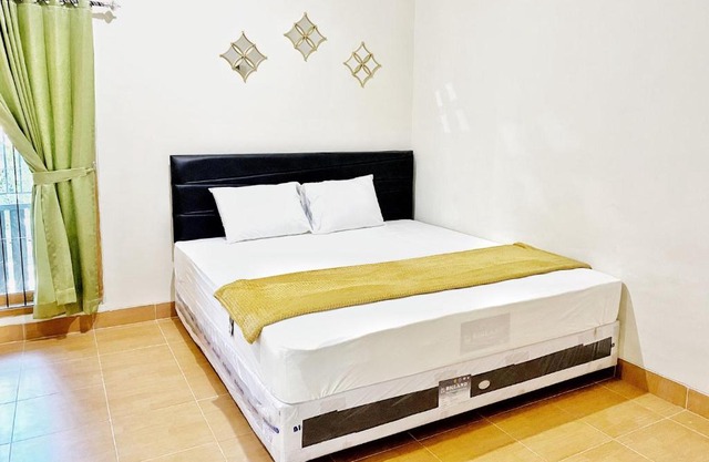 Adipura Guesthouse Syariah Mitra RedDoorz near Terminal Nganjuk