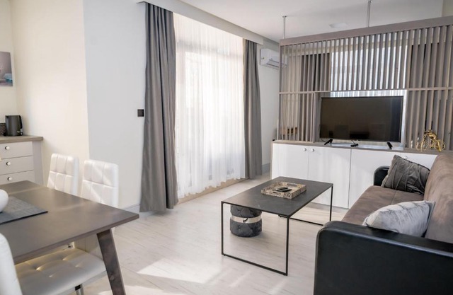 ADIRAMAR Apartments