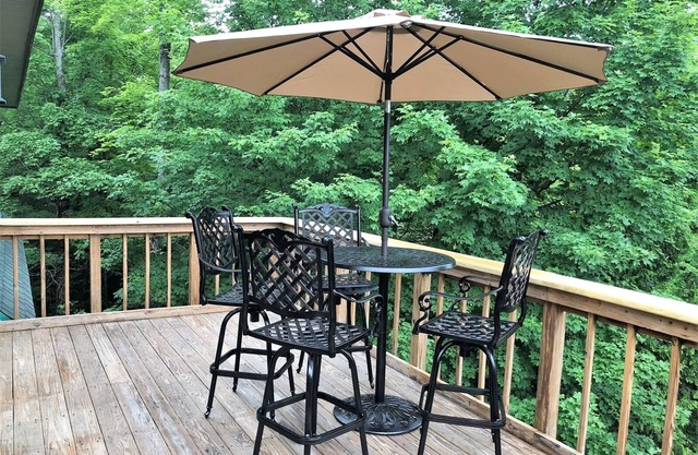 Adirondack Park Aerie on East Brook with 2 car heated garage