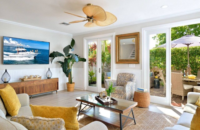 Admirals Gold Key West - Truman Annex Villa - Close to Beach and Duval w Parking and Pool Access