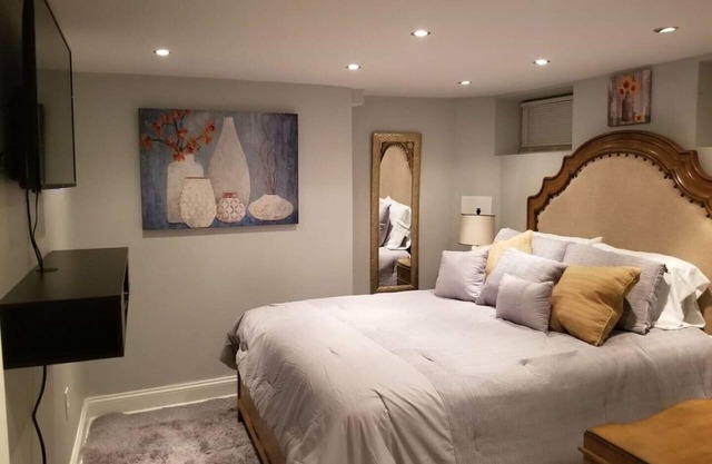 Adorable and blocks from M&T Stadium/Camden Yards