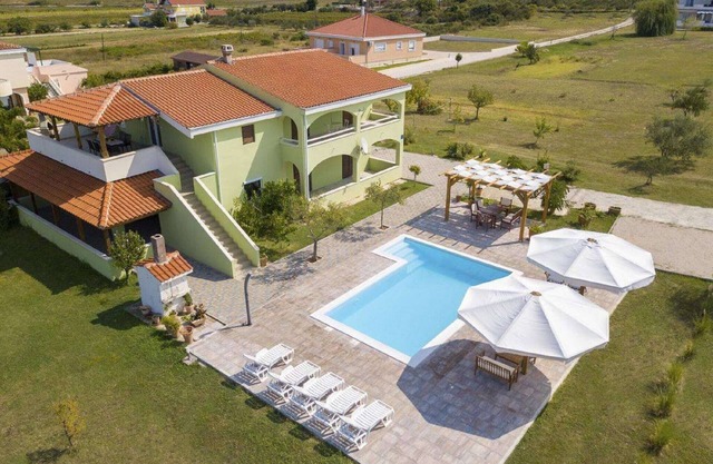 Adorable apartment with swimming pool and terrace