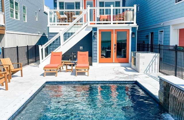 Adorable Bayfront Cottage w/Heated Pool 2 Bed/1 Bath