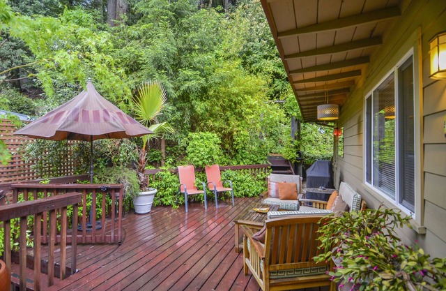 Adorable Bonne Chere! Hot Tub, Dog Friendly, Walk to the Russian River!