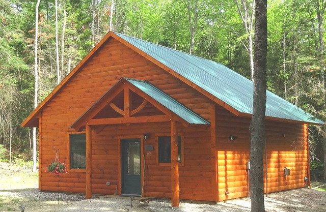 Adorable cabin with screened porch and private fire pit