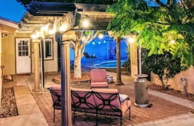 Adorable & Central Studio!