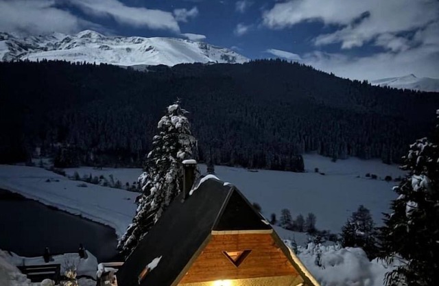 Adorable chalet overlooking Lac de Payolle