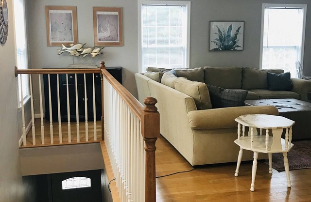 Adorable, detached, carriage guest house in a quiet, wooded setting.