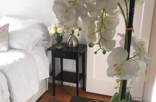 Adorable Garden Cottage ~ A Lovely Escape with Private Enclosed Gardens