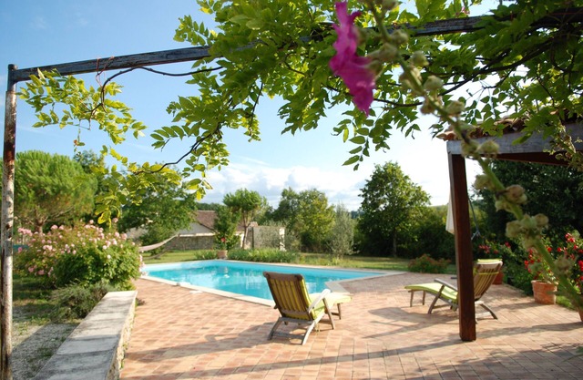 Adorable guest apartment at the pool