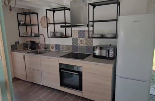 Adorable guest house with swimming pool (tiny house)
