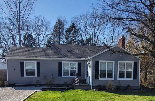 Adorable Lake House in a Quaint Neighborhood - Lake access in our subdivision