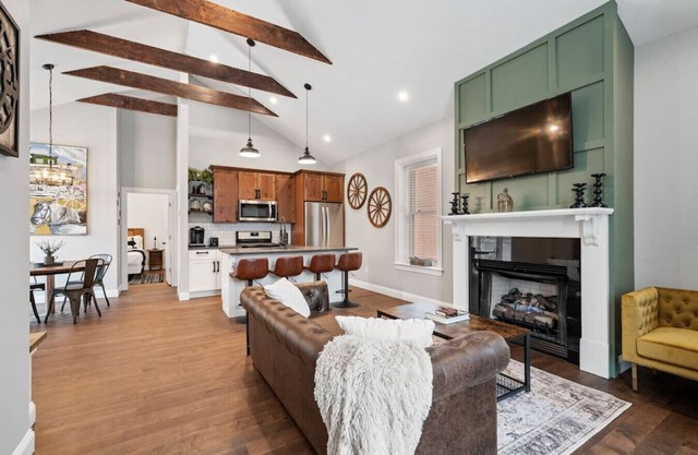 Adorable Reymer Carriage Repair Loft!