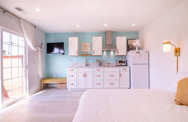 Adorable studio near the coastal trails and the Ritz Carlton