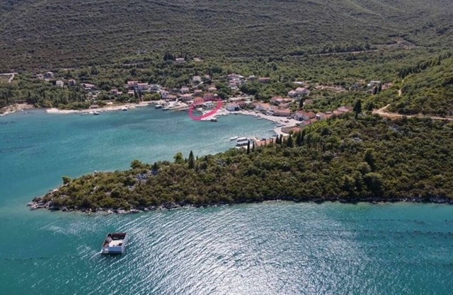 Adriatic Gem: Waterfront home Private Beach & Garden in Serene village near Ston
