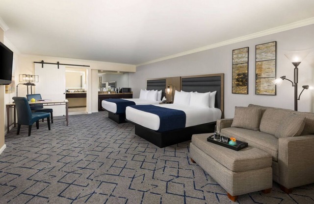 Adventure Awaits! 2 Serene Units, Minutes to Camelback Mountain, Free Parking!