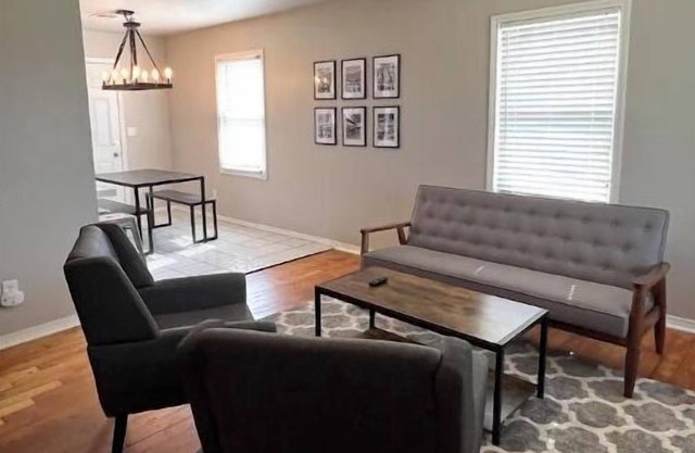 Affordable Home by Tinker and 6 mi to Downtown OKC