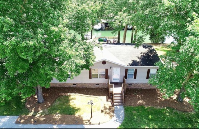 Affordable Lake Norman 4BR Home with Dock, Fire Pit & Kayaks