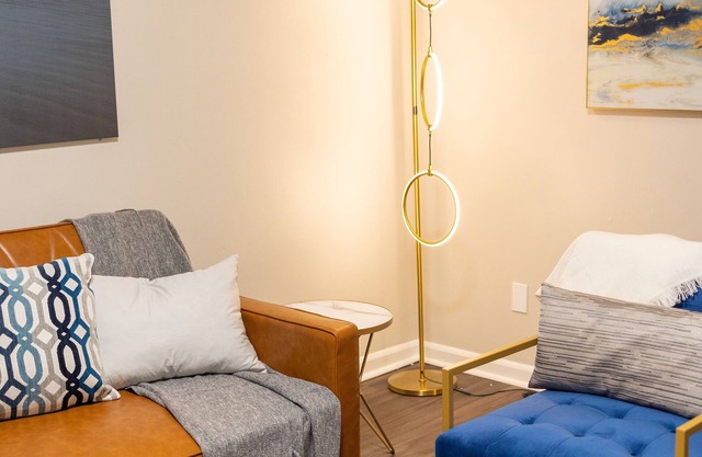 Affordable Luxury Midtown Apartment - Free Private Parking