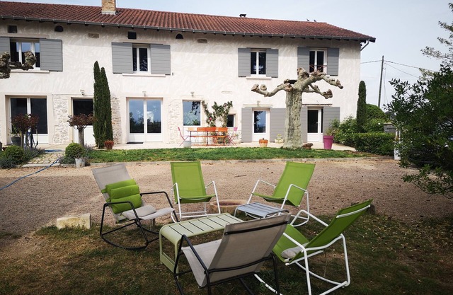 Agathe, cottage with sheets labeled tourism and handicap