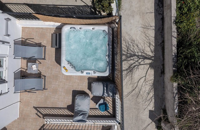 Aggeliki House Jetted Tub, Vasiliki & Aggeliki