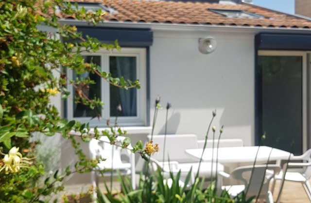 Agréable Maison, Plage à Pied, Jardin Clos et Parking