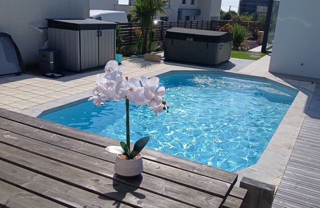 Agréable Maison en Bois Avec Piscine, Spa, Sauna en Bord de mer