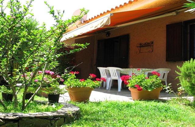 Agrustos villa 400 meters from the sea