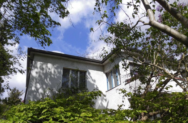 Ah, Villa West in Berlin's green city center is waiting for dear guests at times