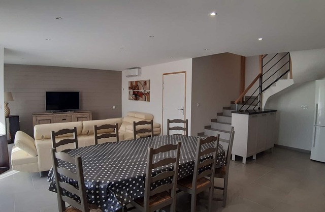 Air-conditioned cottage 6 people / 3 bedrooms 3 bathrooms Paris / CDG / Parc des Expos / Senlis NEW