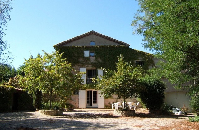 Air-conditioned guest room up to 5 people - free Wifi.