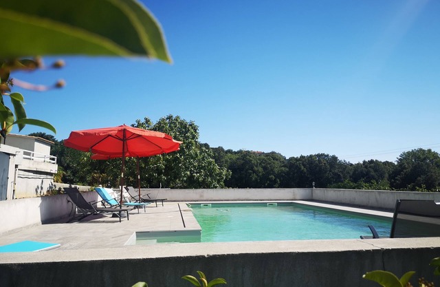 air-conditioned house with swimming pool in the heart of corsican vineyards, not overlooked, quiet location.