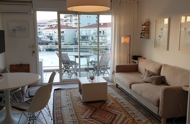 Air-conditioned One bedroom apt - Sea and Pool views