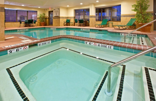 Air-Conditioned Studio Just 15 minutes from Indianapolis International Airport | Pool + 24h Gym