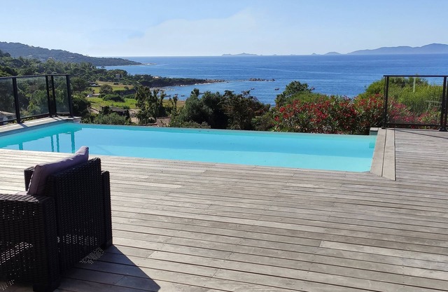 Air-conditioned villa - Infinity pool - Panoramic sea view - 200m from the beach